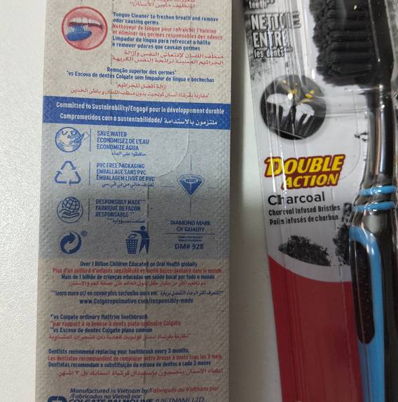 Escova colgate carvão detalhe