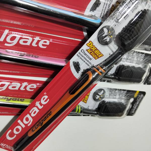 Escova colgate carvão laranja
